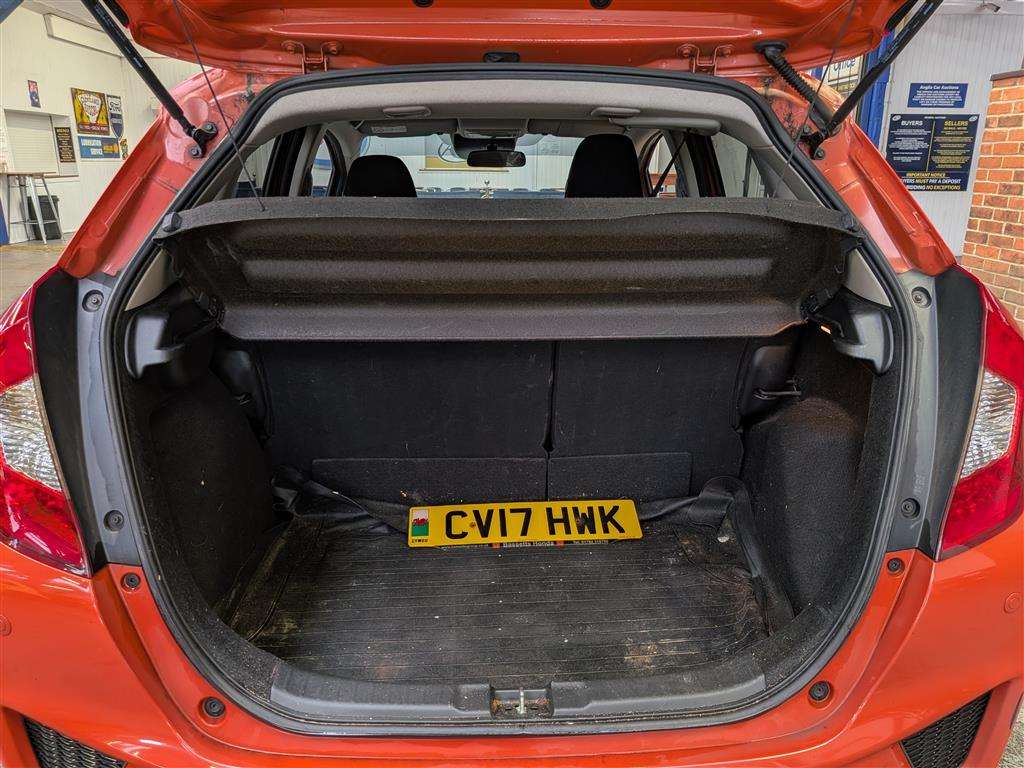 <p>2017 HONDA JAZZ EX I-VTEC CVT</p>