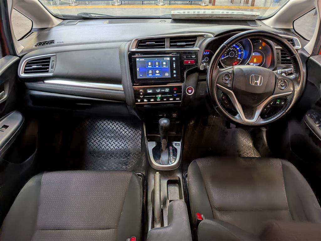 <p>2017 HONDA JAZZ EX I-VTEC CVT</p>