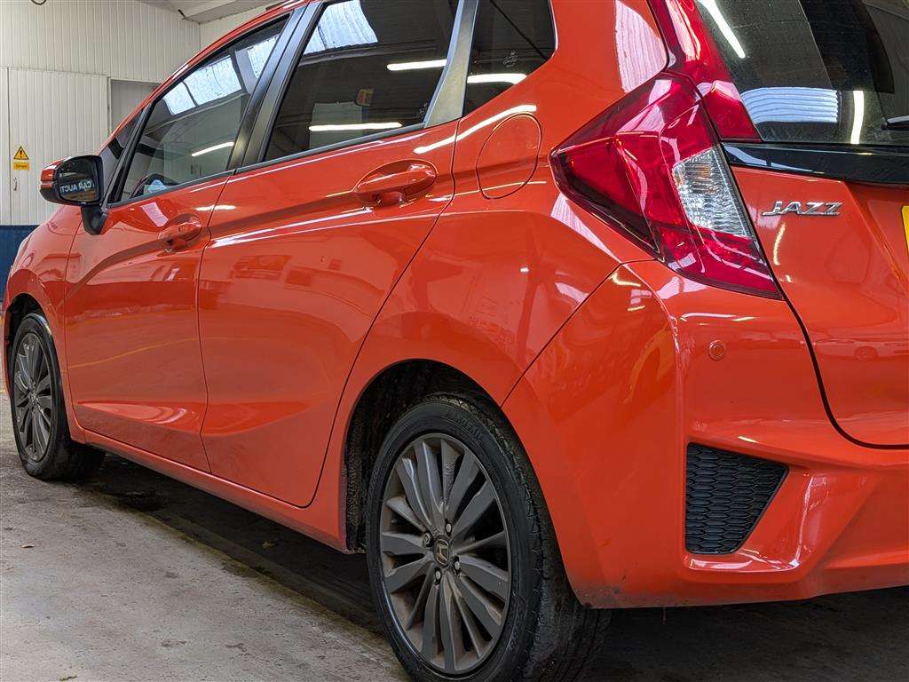 <p>2017 HONDA JAZZ EX I-VTEC CVT</p>