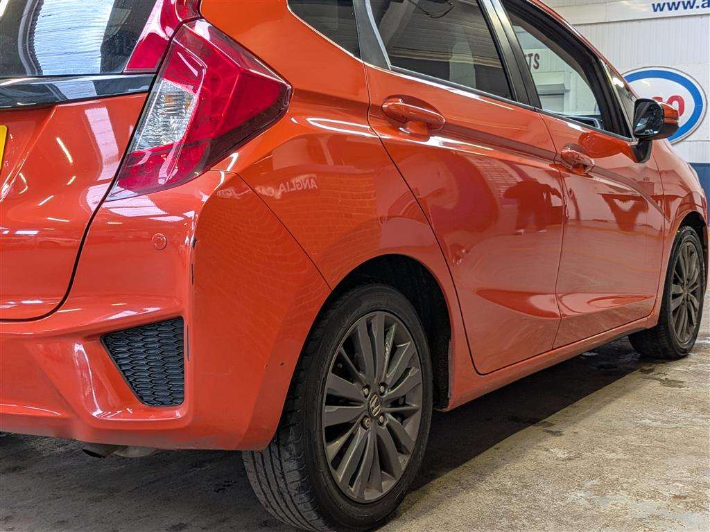 <p>2017 HONDA JAZZ EX I-VTEC CVT</p>