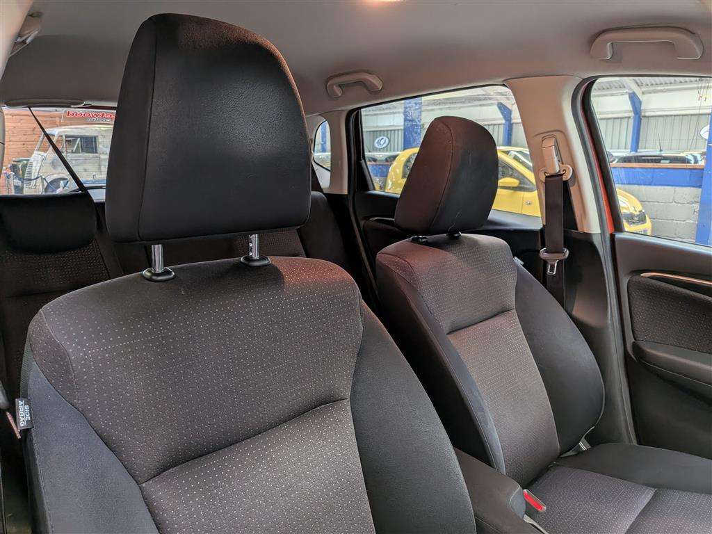 <p>2017 HONDA JAZZ EX I-VTEC CVT</p>