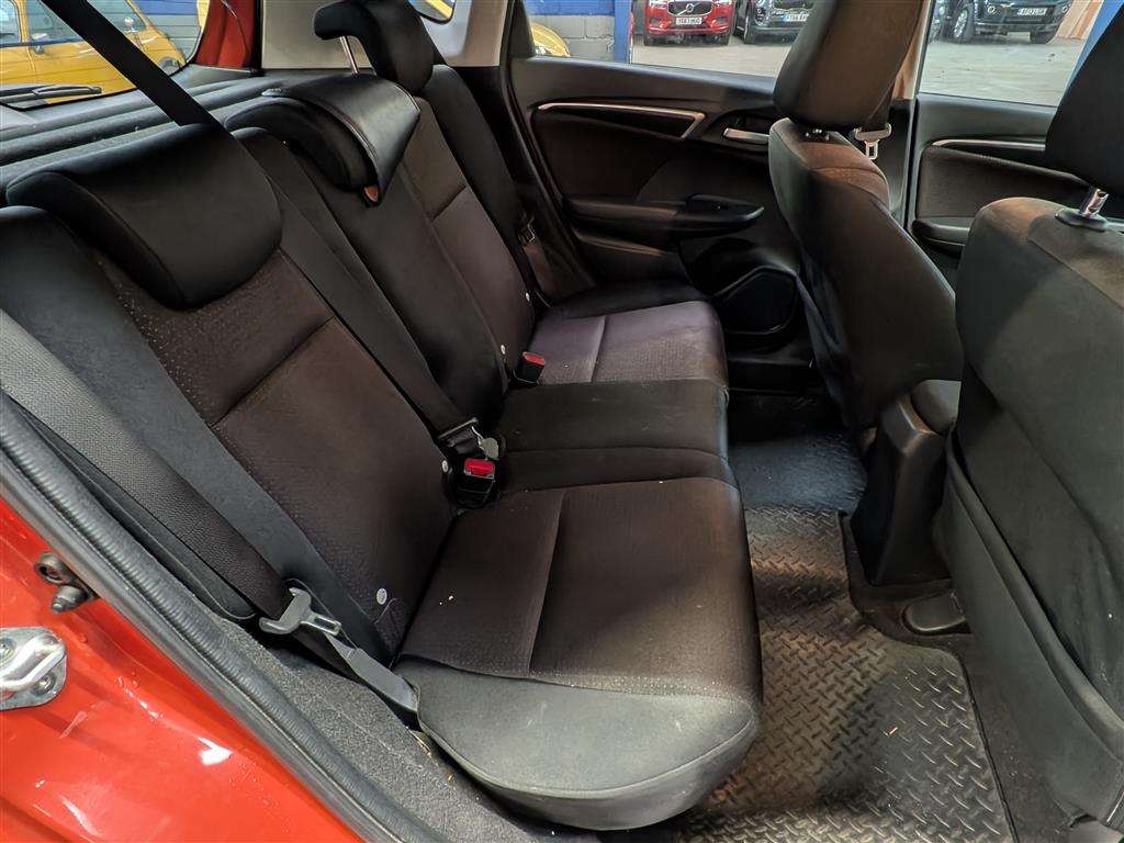 <p>2017 HONDA JAZZ EX I-VTEC CVT</p>