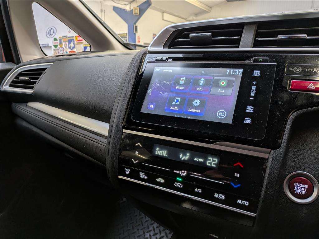 <p>2017 HONDA JAZZ EX I-VTEC CVT</p>