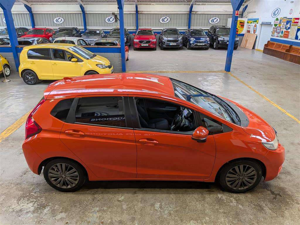 <p>2017 HONDA JAZZ EX I-VTEC CVT</p>
