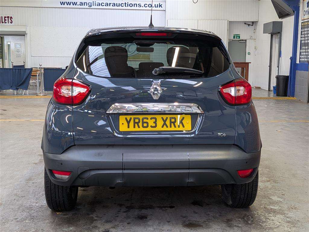 <p>2013 RENAULT CAPTURD-QUE S M-NAV NRG T</p>