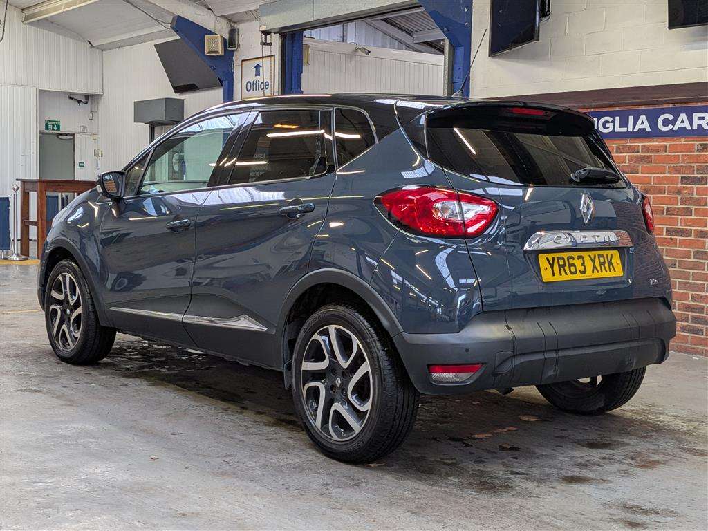 <p>2013 RENAULT CAPTURD-QUE S M-NAV NRG T</p>