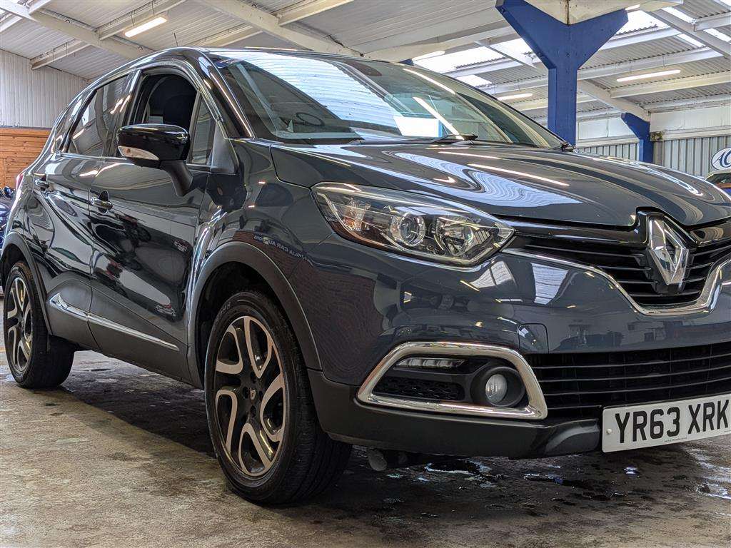 <p>2013 RENAULT CAPTURD-QUE S M-NAV NRG T</p>