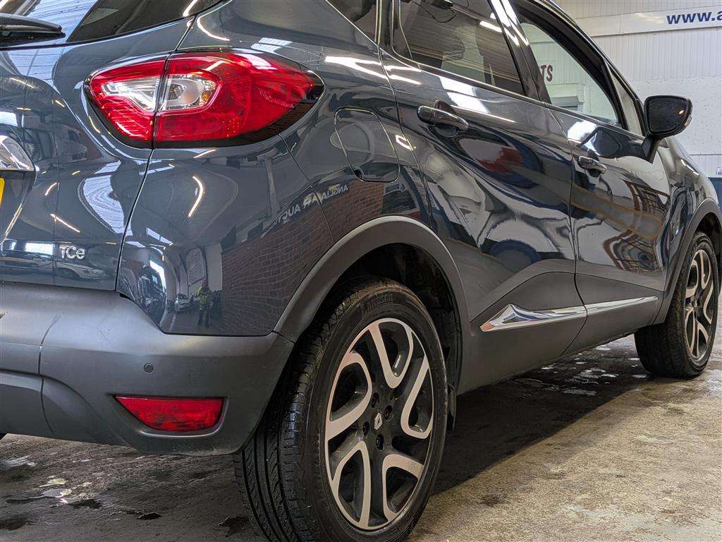 <p>2013 RENAULT CAPTURD-QUE S M-NAV NRG T</p>