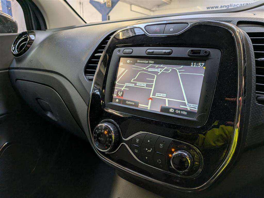 <p>2013 RENAULT CAPTURD-QUE S M-NAV NRG T</p>
