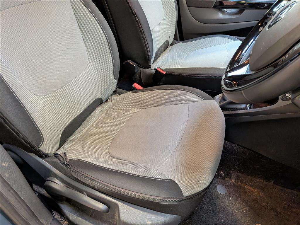 <p>2013 RENAULT CAPTURD-QUE S M-NAV NRG T</p>
