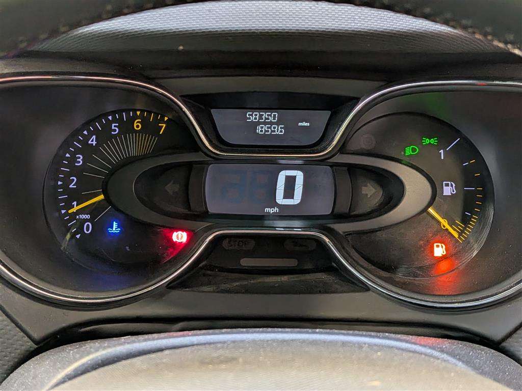 <p>2013 RENAULT CAPTURD-QUE S M-NAV NRG T</p>