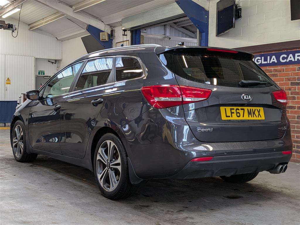 <p>2017 KIA CEED GT-LINE S ISG CRDI S</p>