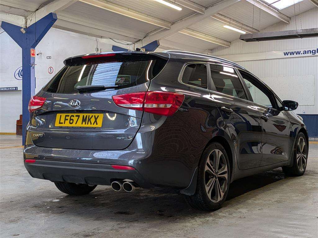 <p>2017 KIA CEED GT-LINE S ISG CRDI S</p>