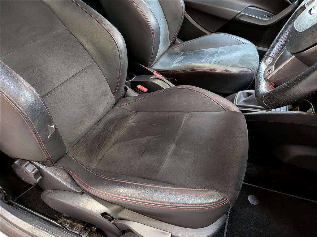 <p>2015 SEAT IBIZA FR BLACK TSI</p>