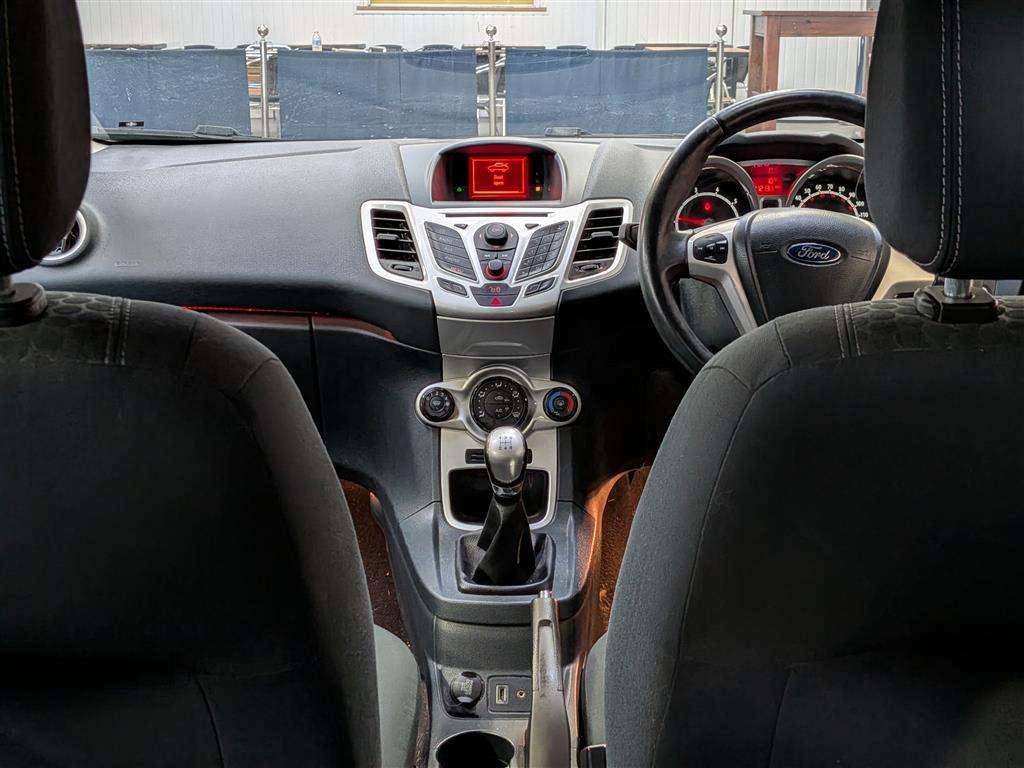 <p>2012 FORD FIESTA ZETEC</p>