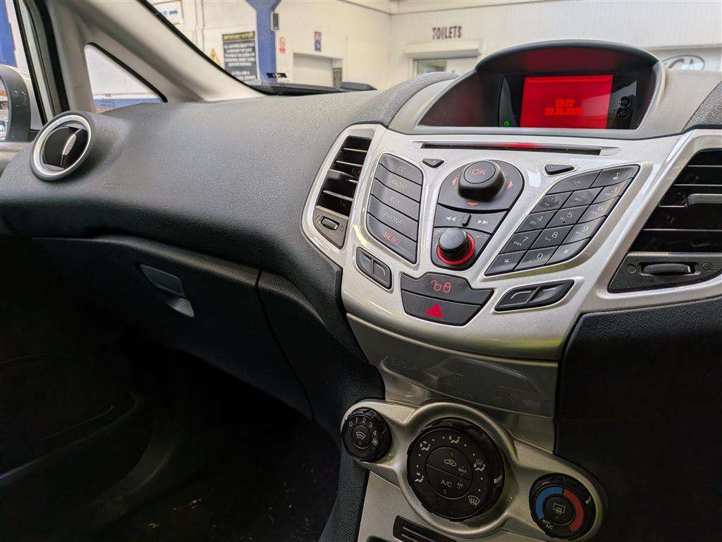 <p>2012 FORD FIESTA ZETEC</p>
