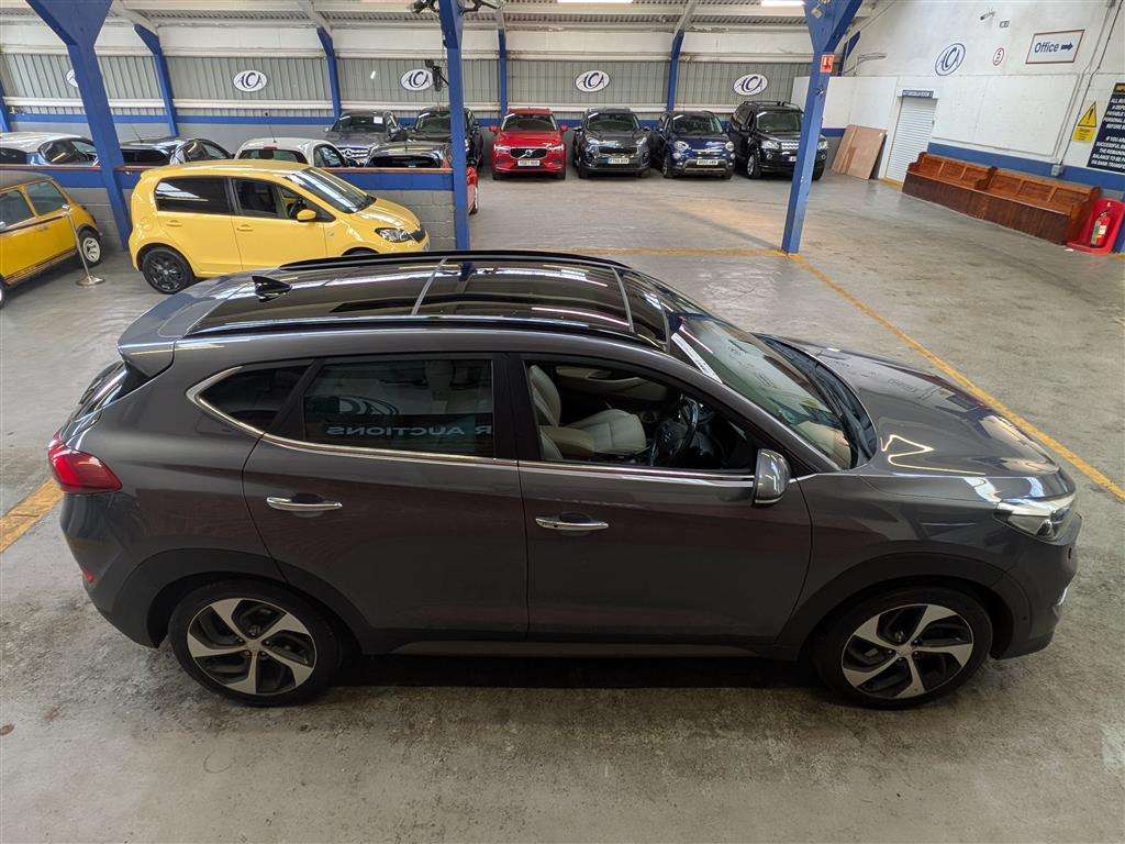 <p>2016 HYUNDAI TUCSON PREMIUM SE CRDI AU</p>