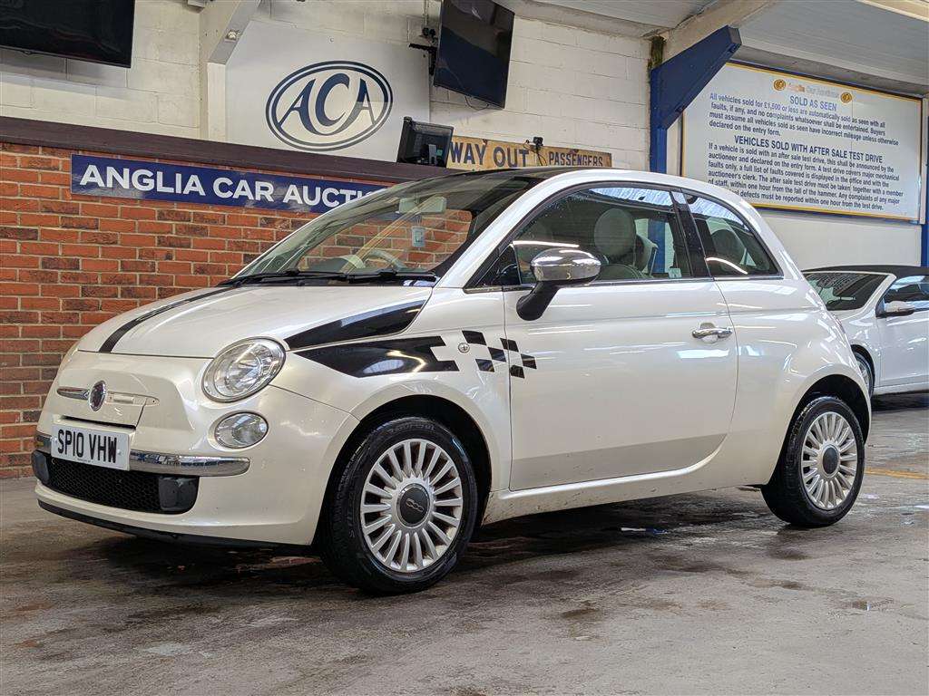 <p>2010 FIAT 500 LOUNGE</p>