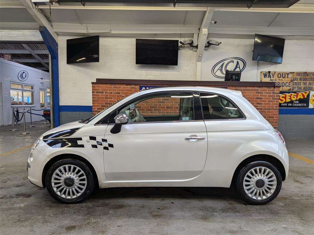 <p>2010 FIAT 500 LOUNGE</p>