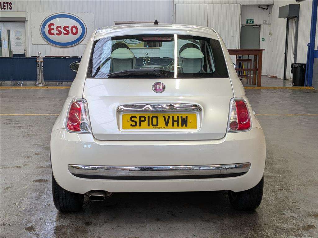 <p>2010 FIAT 500 LOUNGE</p>