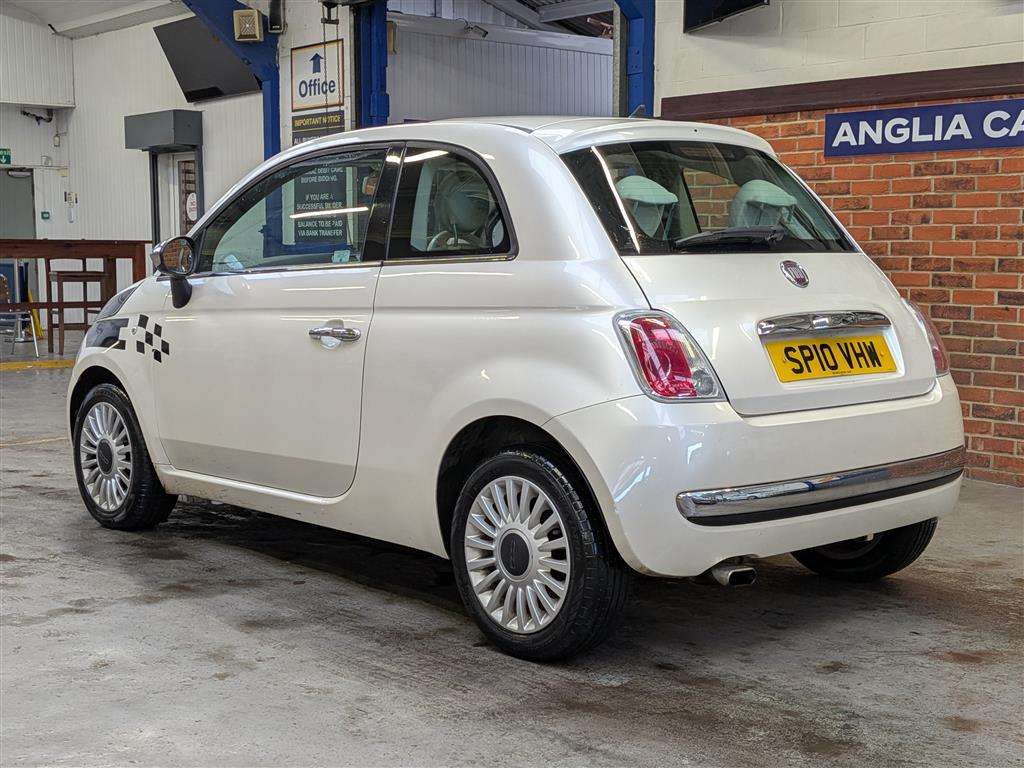 <p>2010 FIAT 500 LOUNGE</p>