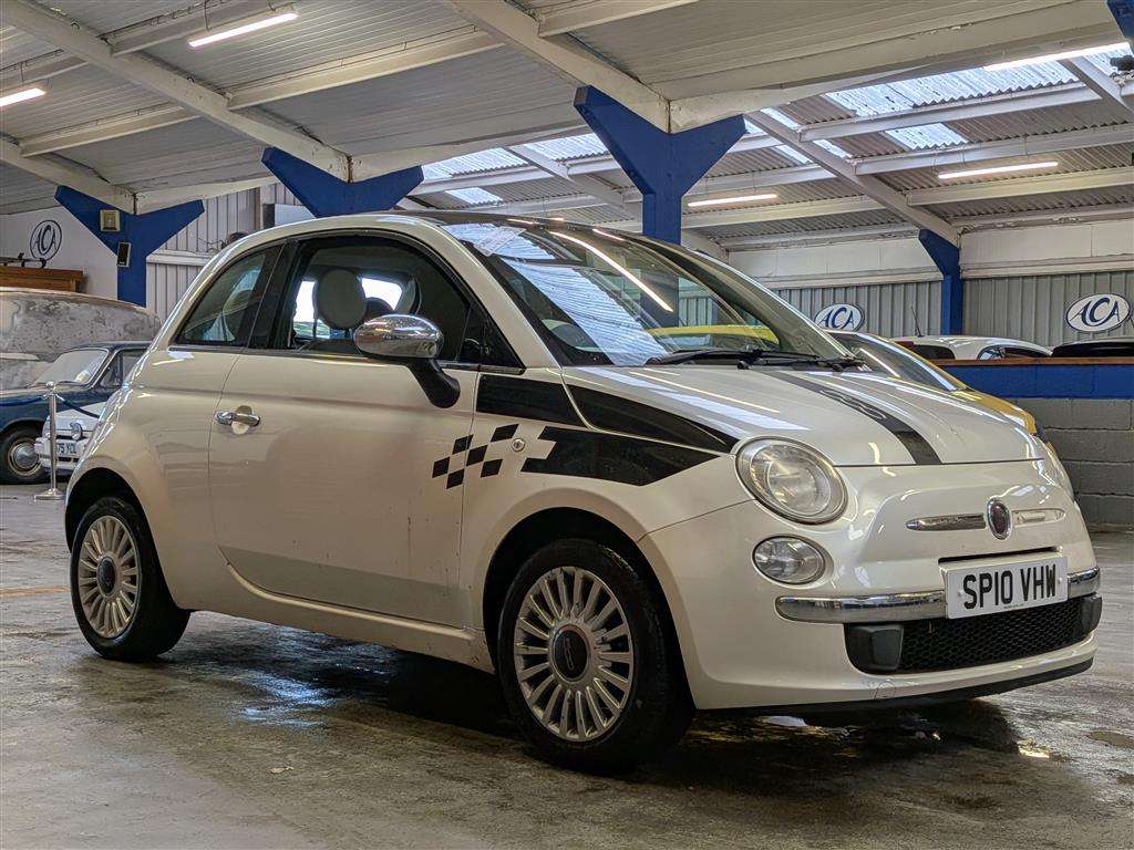 <p>2010 FIAT 500 LOUNGE</p>