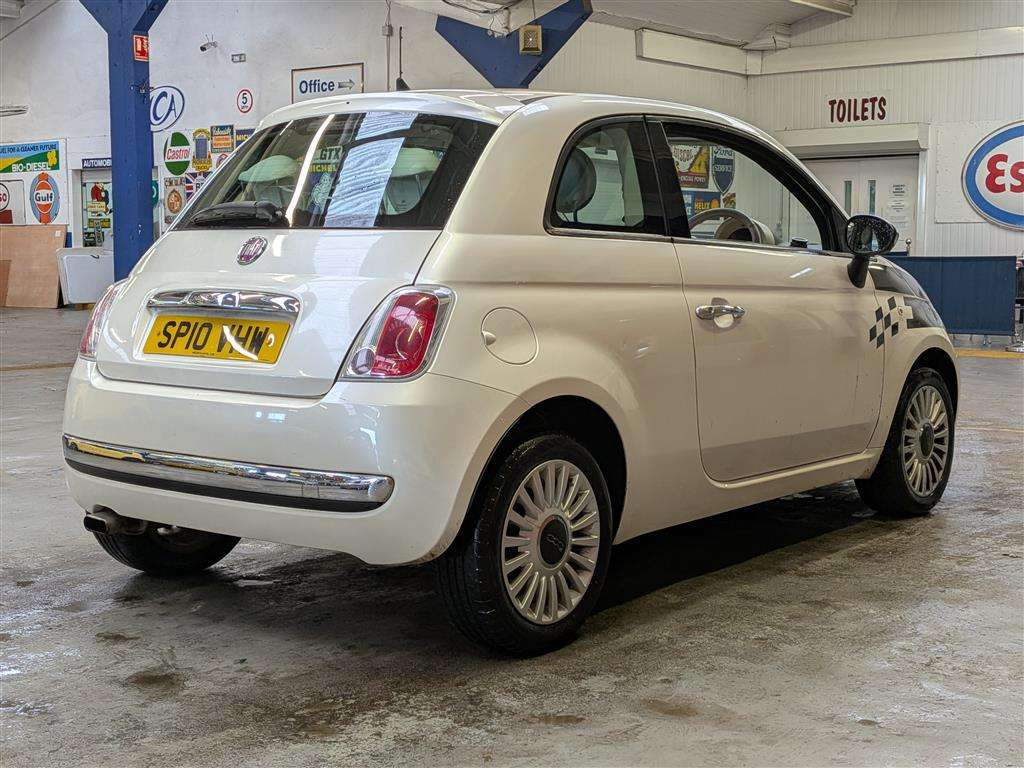 <p>2010 FIAT 500 LOUNGE</p>