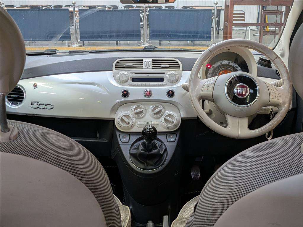 <p>2010 FIAT 500 LOUNGE</p>