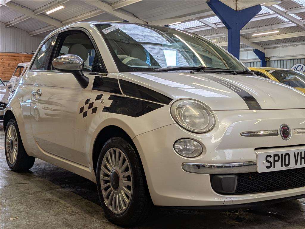 <p>2010 FIAT 500 LOUNGE</p>