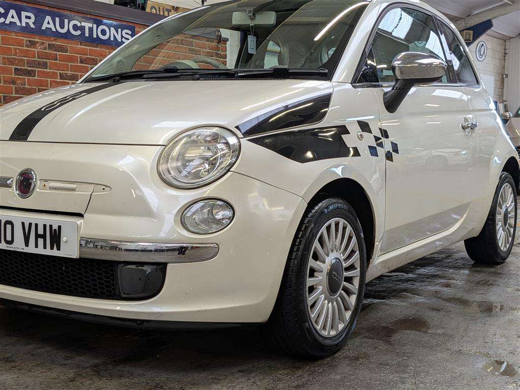 <p>2010 FIAT 500 LOUNGE</p>