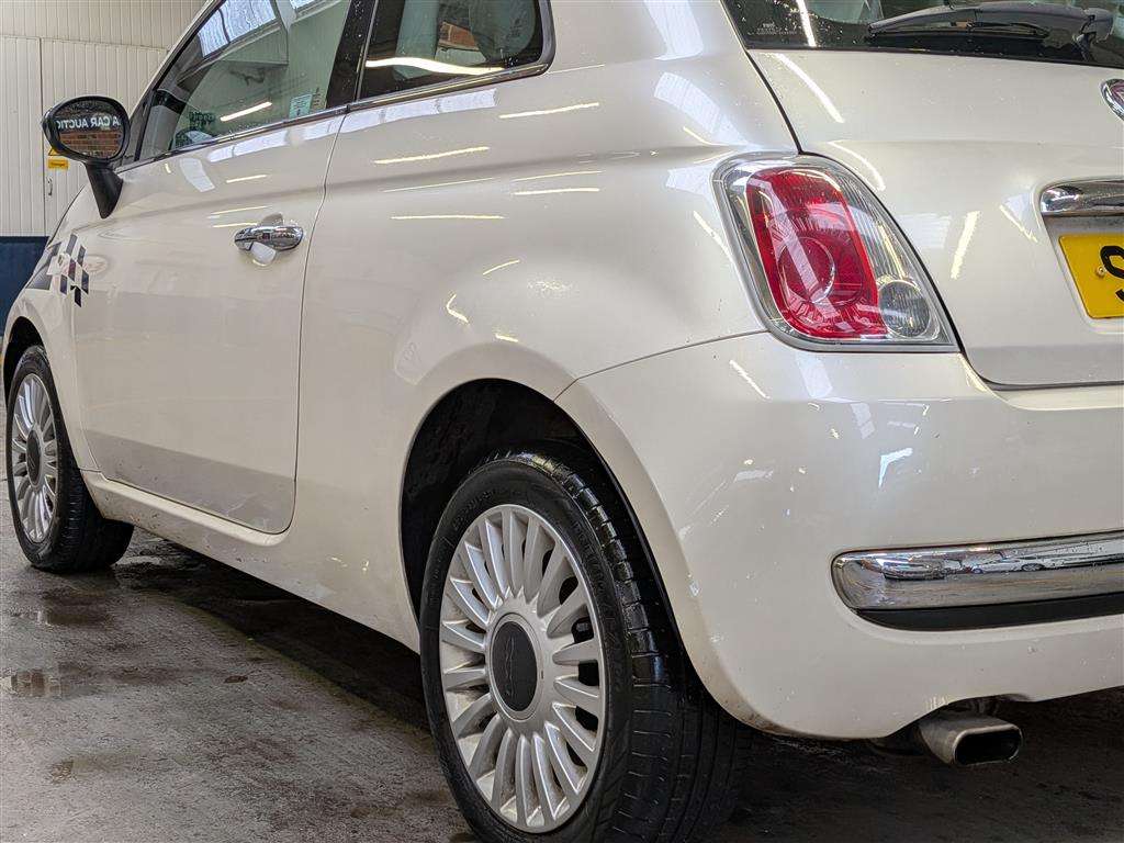 <p>2010 FIAT 500 LOUNGE</p>