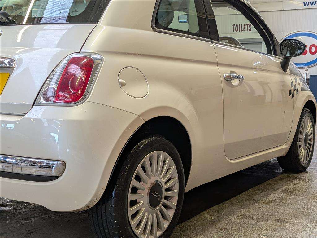 <p>2010 FIAT 500 LOUNGE</p>