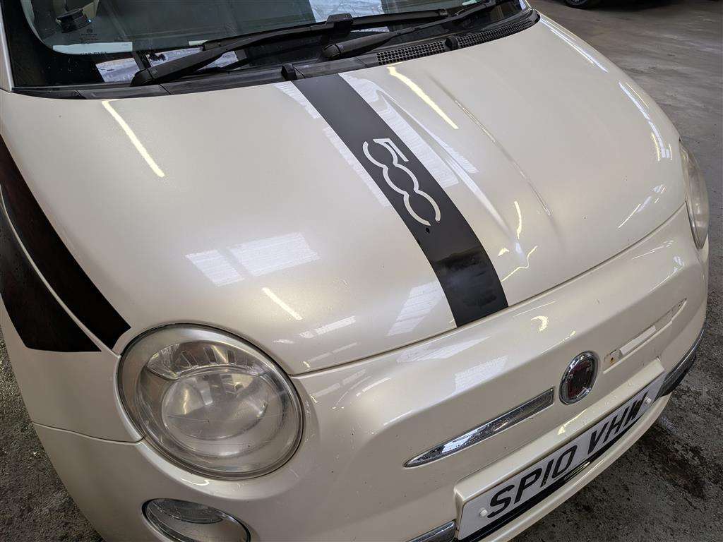 <p>2010 FIAT 500 LOUNGE</p>