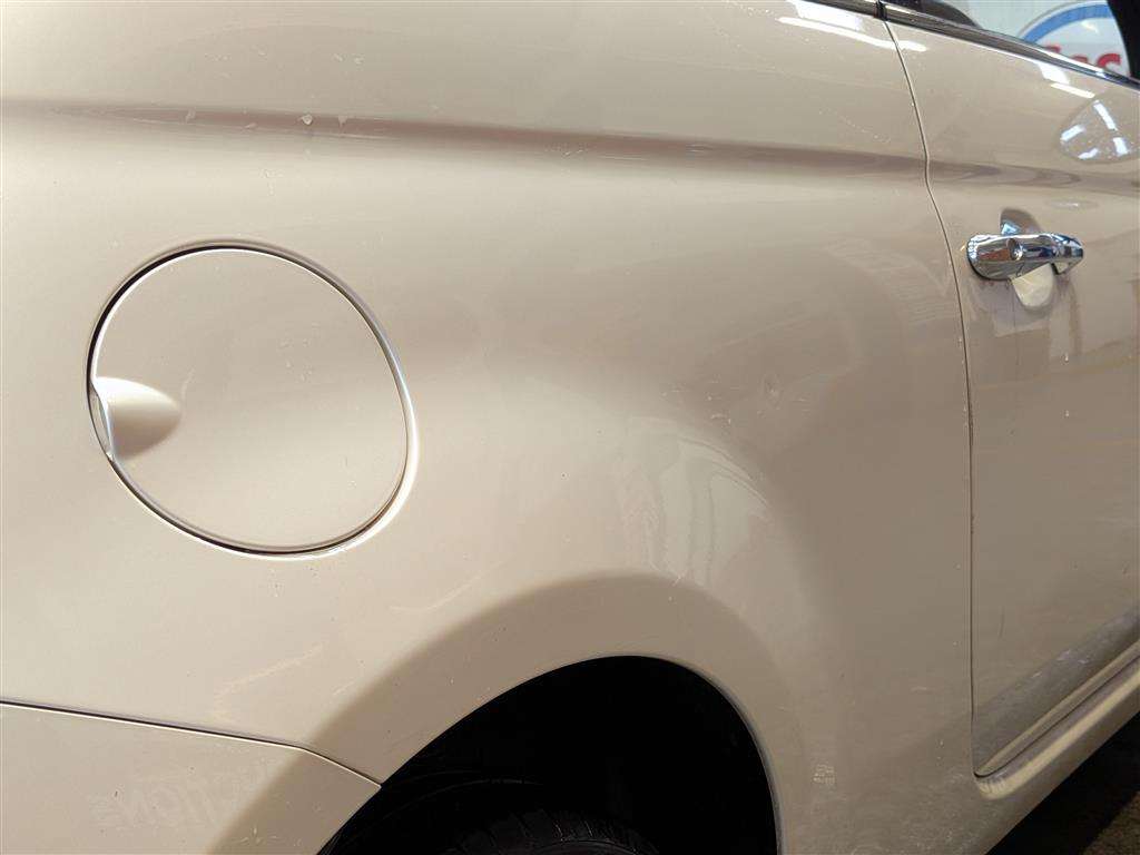 <p>2010 FIAT 500 LOUNGE</p>