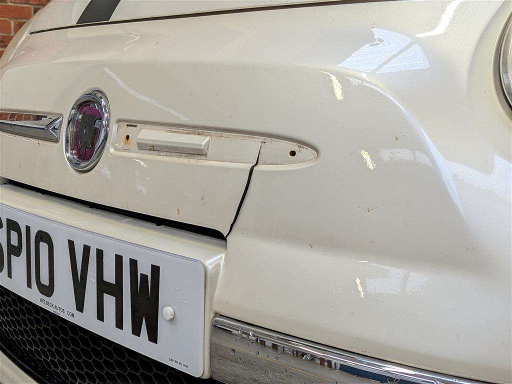 <p>2010 FIAT 500 LOUNGE</p>