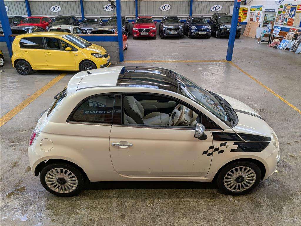 <p>2010 FIAT 500 LOUNGE</p>