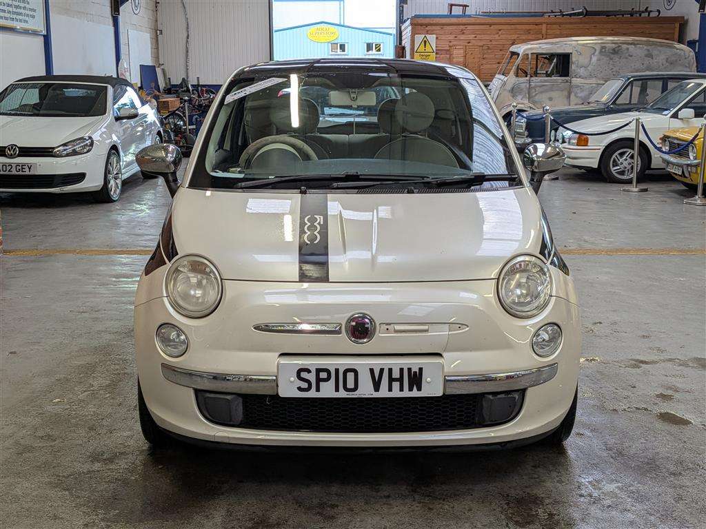 <p>2010 FIAT 500 LOUNGE</p>