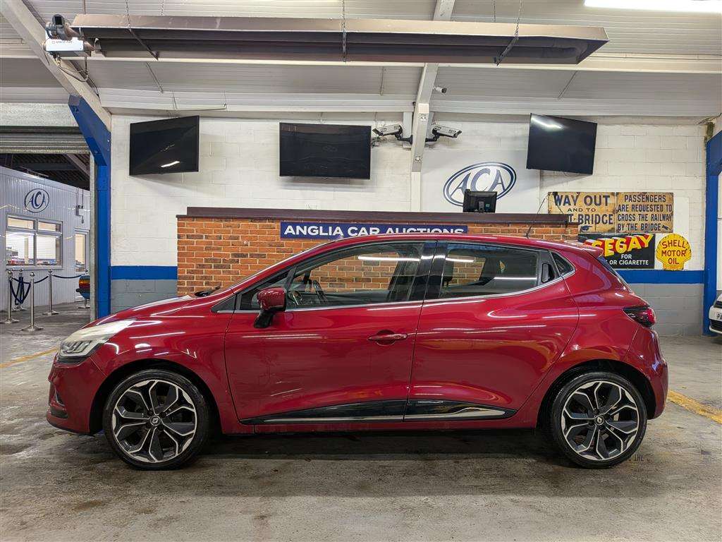 <p>2017 RENAULT CLIO DYNAMIQUE S NAV DCI</p>