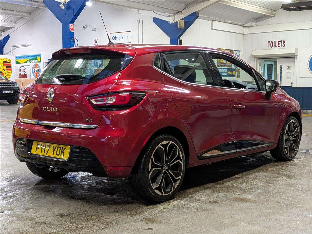 <p>2017 RENAULT CLIO DYNAMIQUE S NAV DCI</p>