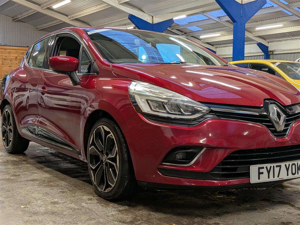 <p>2017 RENAULT CLIO DYNAMIQUE S NAV DCI</p>