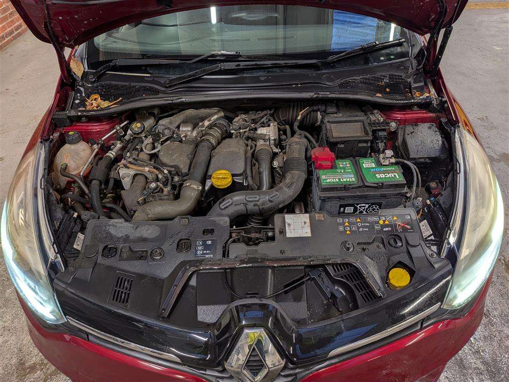 <p>2017 RENAULT CLIO DYNAMIQUE S NAV DCI</p>