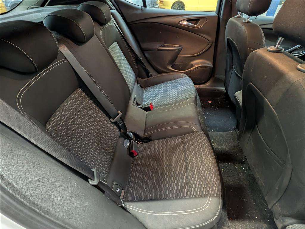 <p>2019 VAUXHALL ASTRA SRI VX-LINE NAV TUR</p>