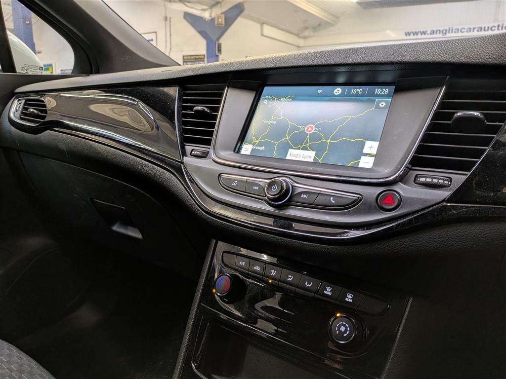 <p>2019 VAUXHALL ASTRA SRI VX-LINE NAV TUR</p>