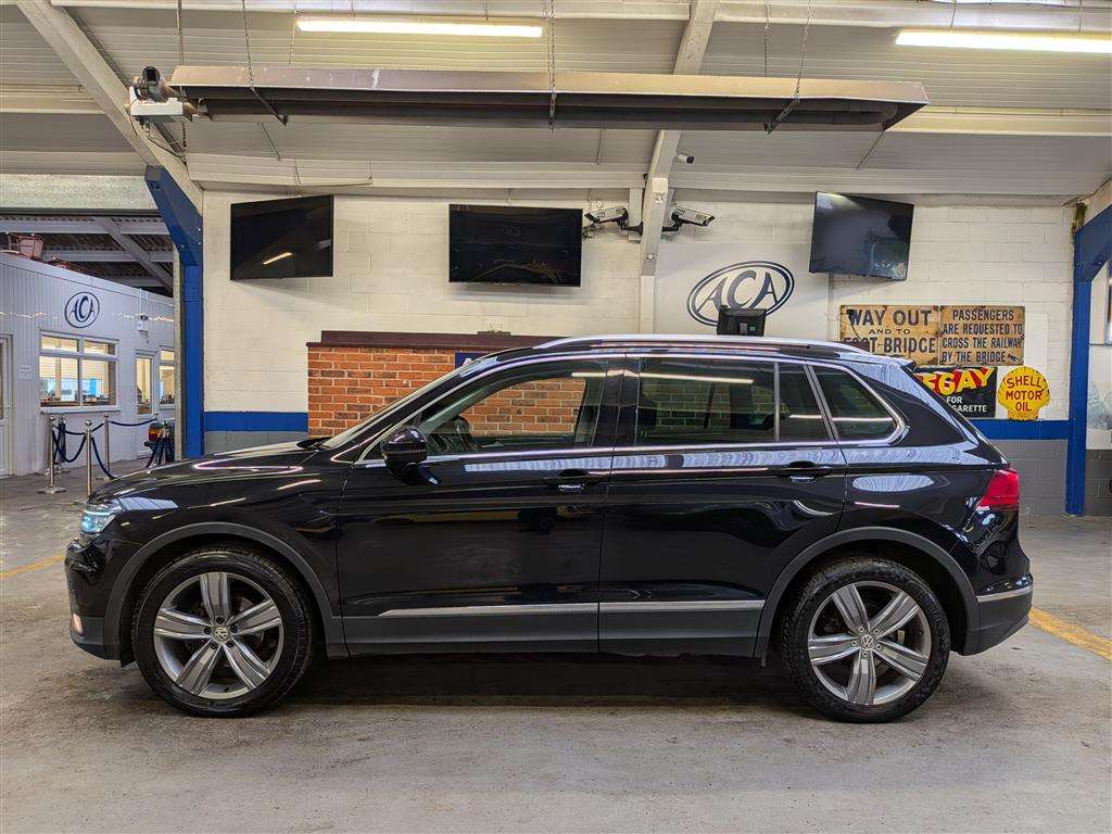 <p>2019 VOLKSWAGEN TIGUAN SEL TDI S-A</p>