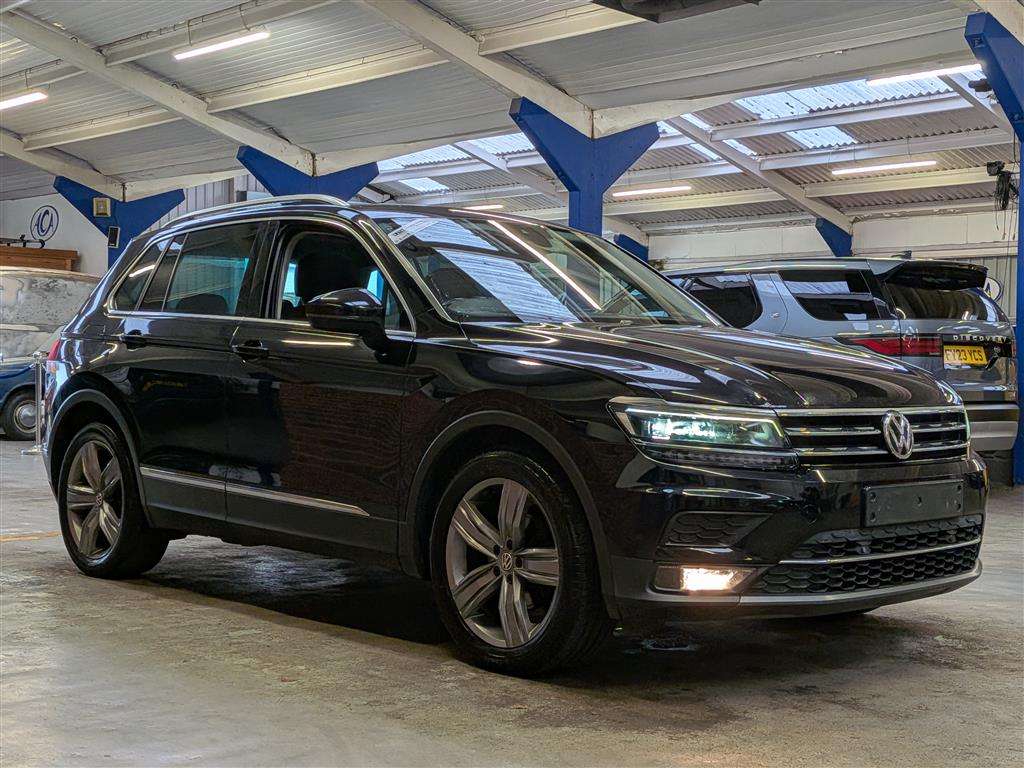 <p>2019 VOLKSWAGEN TIGUAN SEL TDI S-A</p>
