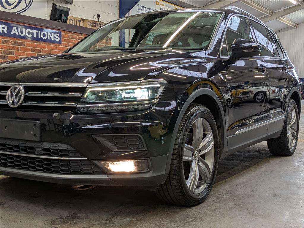 <p>2019 VOLKSWAGEN TIGUAN SEL TDI S-A</p>