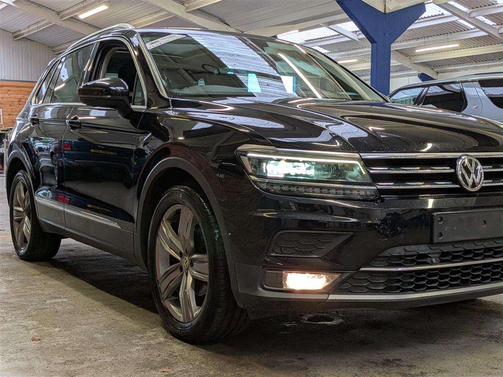 <p>2019 VOLKSWAGEN TIGUAN SEL TDI S-A</p>