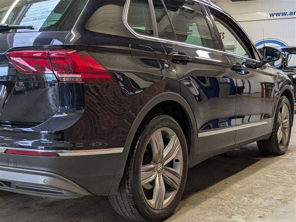 <p>2019 VOLKSWAGEN TIGUAN SEL TDI S-A</p>