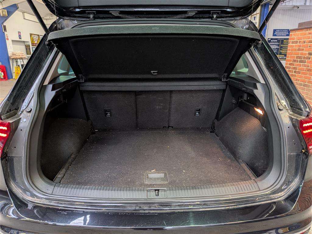 <p>2019 VOLKSWAGEN TIGUAN SEL TDI S-A</p>