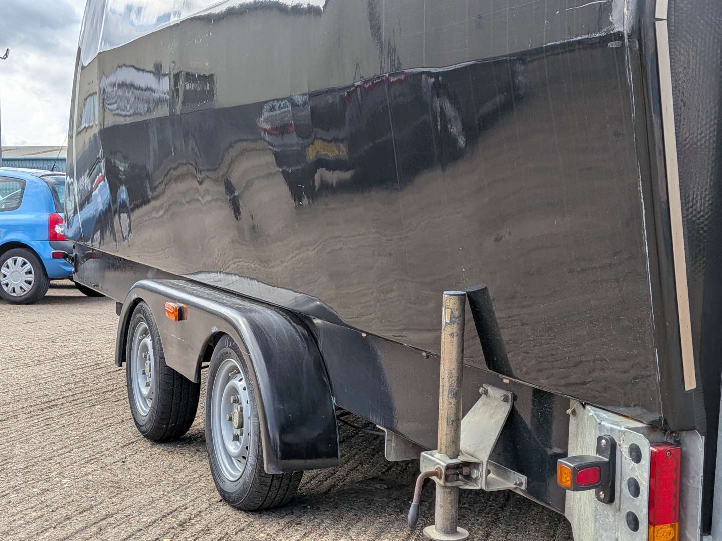 <p>2011 PRG TRACSPORTER XW COVER CAR TRAILER</p>